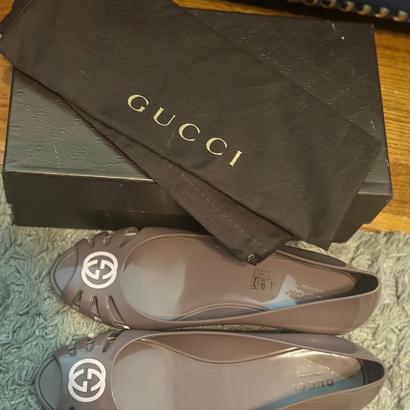 NEW GUCCI Spring Patent Leather Wedge Sandal with/Dust Bag - Picture 5 of 5